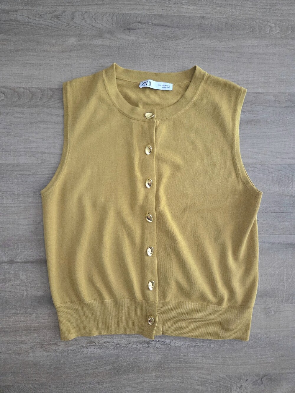 Zara Sleeveless Gold Lightweight Sweater Vest Button Up Size M (A14)